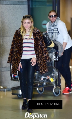 1457024434891_chloe_moretz_arriving_at_incheon_airport_south_korea_tagged_17.jpg