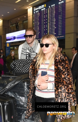 1457024472948_chloe_moretz_arriving_at_incheon_airport_south_korea_tagged_20.jpg