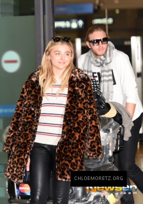 1457024501759_chloe_moretz_arriving_at_incheon_airport_south_korea_tagged_21.jpg