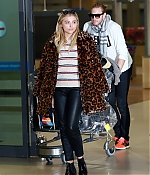 1457024343907_chloe_moretz_arriving_at_incheon_airport_south_korea_tagged_2.jpg