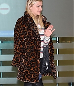 1457024560867_chloe_moretz_arriving_at_incheon_airport_south_korea_tagged_30.jpg