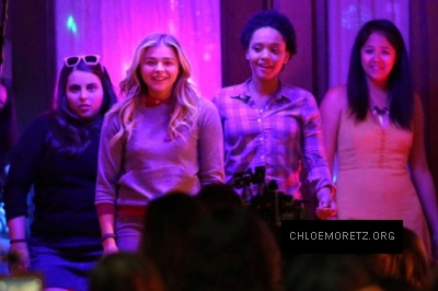 Chloe-Moretz--Filming-a-party-scene-on-set-of-Neighbors-2--13-662x441.jpg