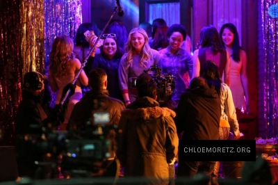 Click to view full size image
==============
Chloe-Moretz--Filming-a-party-scene-on-set-of-Neighbors-2--26-662x441.jpg Chloe-Moretz--Filming-a-party-scene-on-set-of-Neighbors-2--26-662x441.jpg