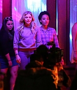 Chloe-Moretz--Filming-a-party-scene-on-set-of-Neighbors-2--01-662x441.jpg