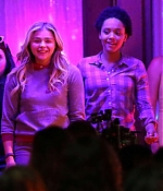Chloe-Moretz--Filming-a-party-scene-on-set-of-Neighbors-2--13-662x441.jpg