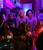 Chloe-Moretz--Filming-a-party-scene-on-set-of-Neighbors-2--19-662x441.jpg
