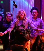 Chloe-Moretz--Filming-a-party-scene-on-set-of-Neighbors-2--22-662x441.jpg