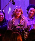 Chloe-Moretz--Filming-a-party-scene-on-set-of-Neighbors-2--24-662x441.jpg