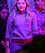 Chloe-Moretz--Filming-a-party-scene-on-set-of-Neighbors-2--28-662x993.jpg