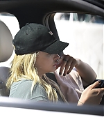 1458739895330_chloe_moretz_driving_with_her_phone_in_la_03.jpg