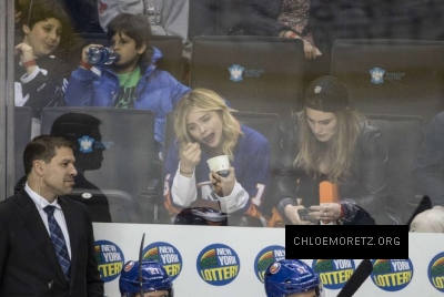 Chloe-Moretz--New-York-Islanders-vs-Tampa-Lightning--06-662x444.jpg