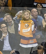 Chloe-Moretz--New-York-Islanders-vs-Tampa-Lightning--01-662x455.jpg