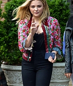 Chloe-Moretz-in-Black-Jeans-Leaving-her-hotel--11-662x995.jpg