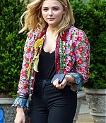 Chloe-Moretz-in-Black-Jeans-Leaving-her-hotel--15-662x995.jpg