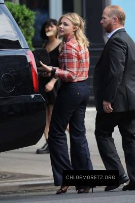 Click to view full size image
==============
Chloe-Moretz-at-the-Launch-of-Coach-The-Fragrance-Michelson-Studio--02-662x993.jpg Chloe-Moretz-at-the-Launch-of-Coach-The-Fragrance-Michelson-Studio--02-662x993.jpg