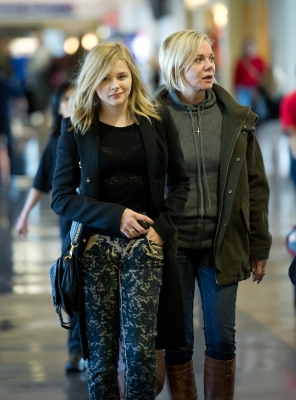 chloemoretzfancom005.JPG