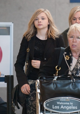 chloemoretzfancom008.JPG
