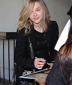 chloemoretzfancom023.jpg