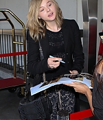 chloemoretzfancom024.jpg