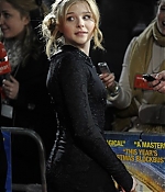 chloemoretzfancom001.jpg