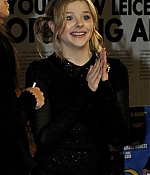 chloemoretzfancom005.jpg
