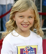 chloemoretzfancom005.jpg