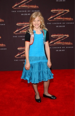 chloemoretzfancom010.jpg