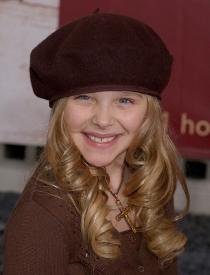 chloemoretzfancom014.jpg