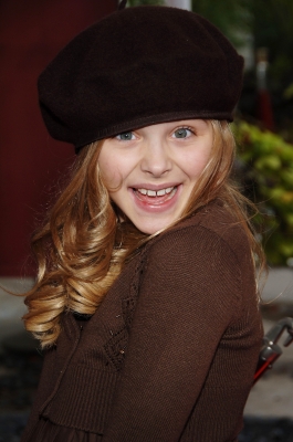 chloemoretzfancom036.jpg