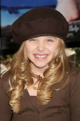 chloemoretzfancom081.jpg