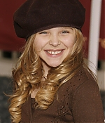 chloemoretzfancom024.jpg