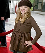 chloemoretzfancom042.jpg