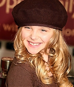 chloemoretzfancom049.jpg