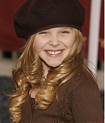 chloemoretzfancom053.jpg