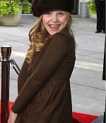 chloemoretzfancom070.jpg