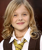 chloemoretzfancom008.jpg
