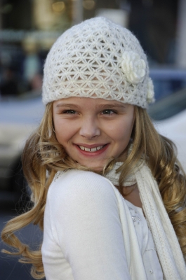 chloemoretzfancom003.jpg