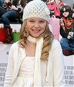 chloemoretzfancom010.jpg