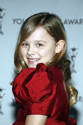chloemoretzfancom013.jpg