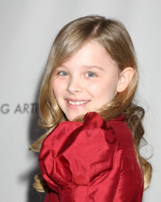 chloemoretzfancom015.jpg