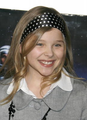 chloemoretzfancom006.jpg