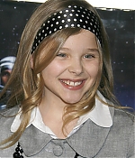 chloemoretzfancom006.jpg