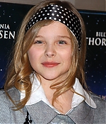 chloemoretzfancom013.jpg
