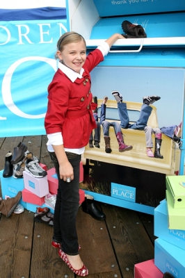 Click to view full size image
==============
chloemoretzfancom001.jpg chloemoretzfancom001.jpg