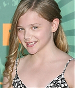 chloemoretzfancom003.jpg