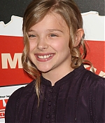 chloemoretzfancom005.jpg