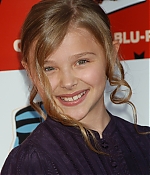 chloemoretzfancom019.jpg