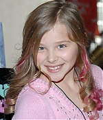 chloemoretzfancom004.jpg