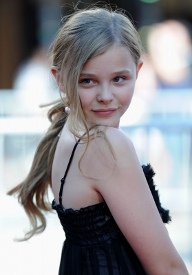 chloemoretzfancom023.jpg