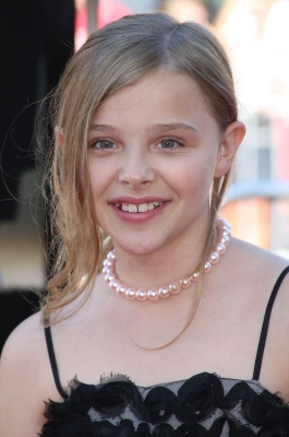 chloemoretzfancom027.jpg